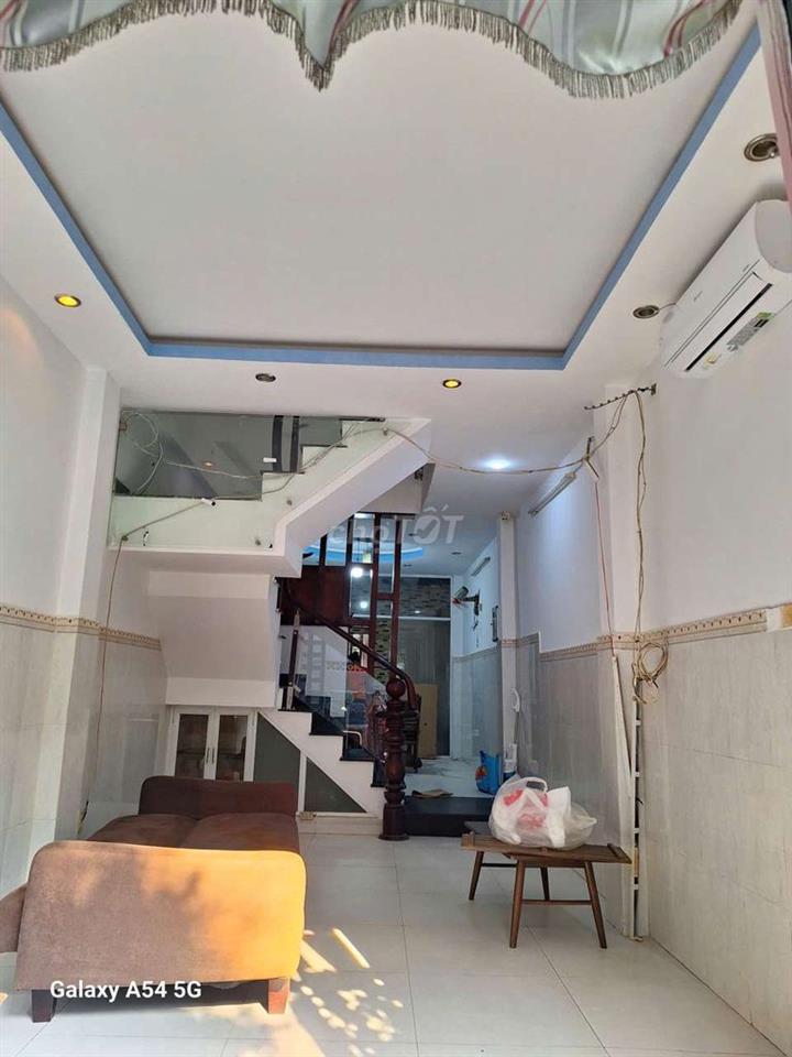 Bán nhà nguyên căn nhà đẹp thoáng mát hẻm xe hơi gần chợ trường học