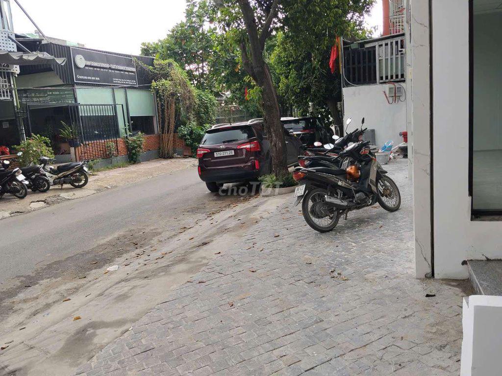 Mặt bằng kinh doanh 12mx21m.