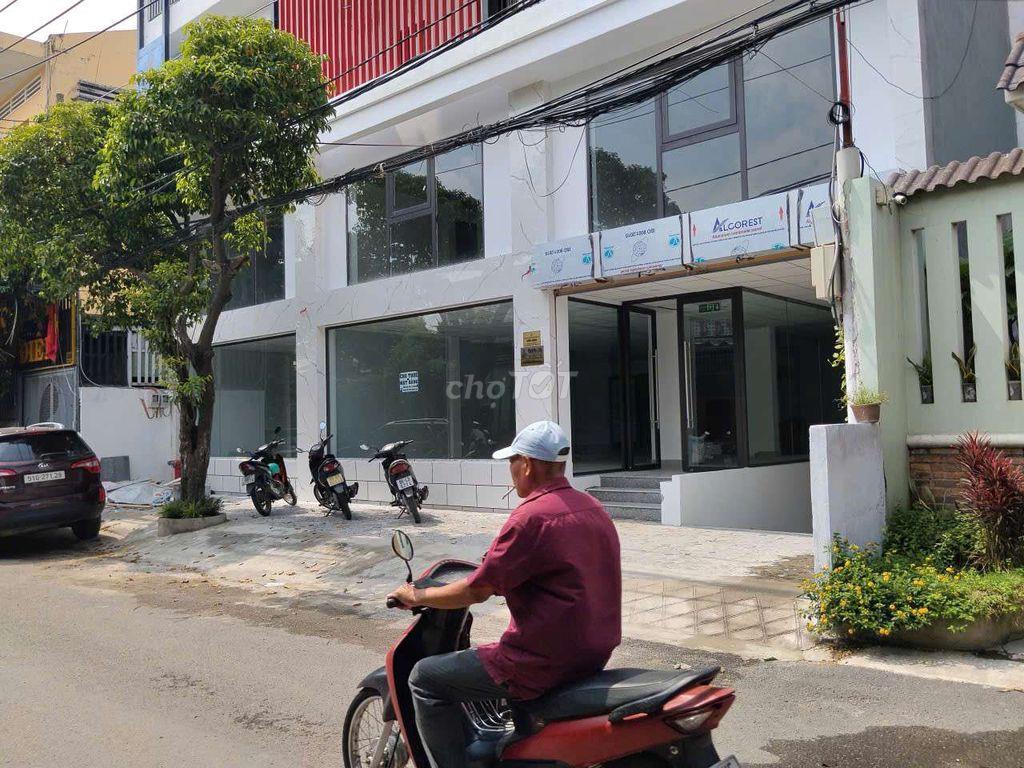 Mặt bằng kinh doanh 12mx21m.
