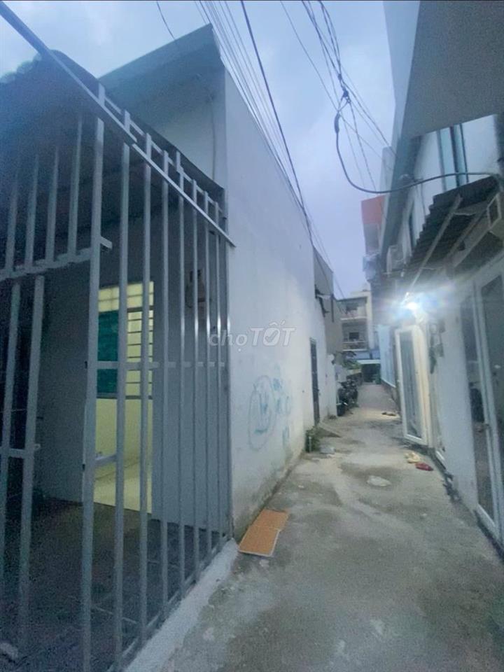 Nhà nát Nguyễn Văn Quá 2 mặt tiền hẻm, 855 triệu, full thổ đứng tên sổ