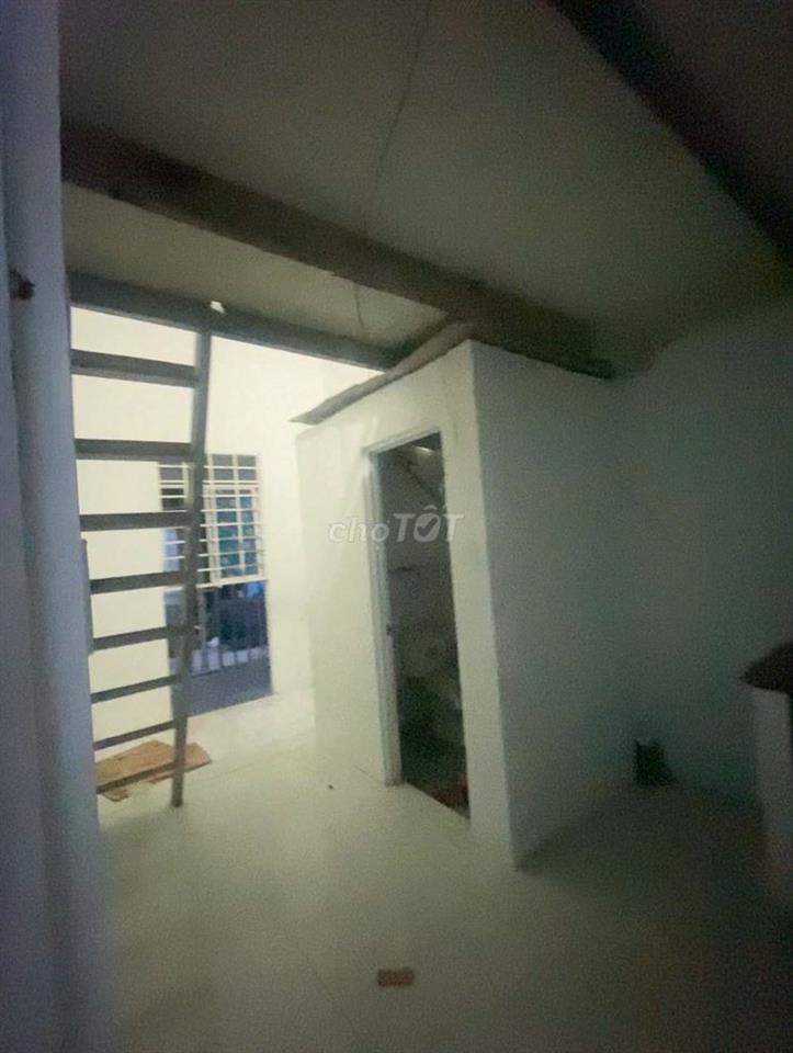 Nhà nát Nguyễn Văn Quá 2 mặt tiền hẻm, 855 triệu, full thổ đứng tên sổ