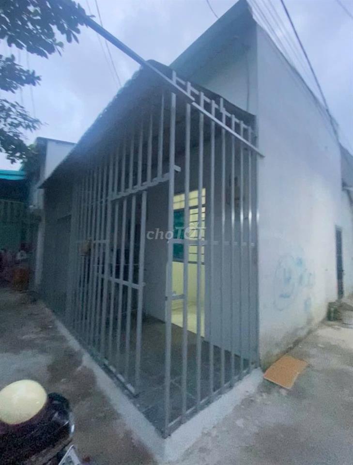 Nhà nát Nguyễn Văn Quá 2 mặt tiền hẻm, 855 triệu, full thổ đứng tên sổ