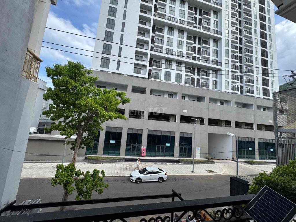 🏠Một siêu phẩm mới ra lò   - Vị trí : gần siêu thị Go gần nhà xe Kim L