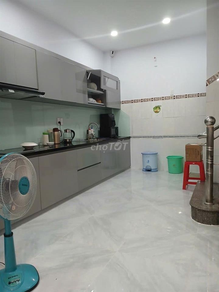 Bán nhà mặt tiền – Đường 179 Hoàng Hữu Nam – Nhà đẹp vào ở ngay