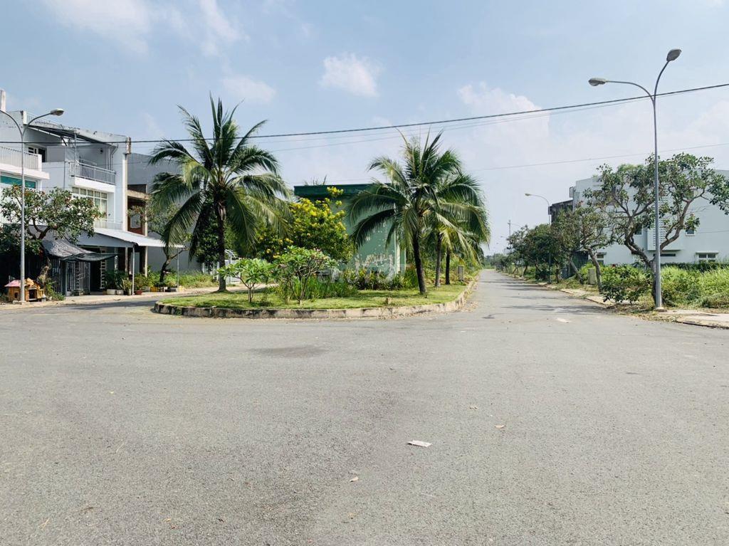 cần bán đất có sổ rẻ nhất dự án Làng Sen VN DT 82m2 giá chỉ 850tr