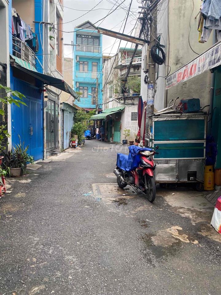 Nhà hẻm xe tải thông  1/ hẻm 136 Hậu Giang, Phường 6, Quận 6.