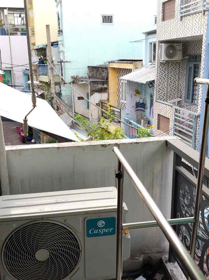 Nhà hẻm xe tải thông  1/ hẻm 136 Hậu Giang, Phường 6, Quận 6.