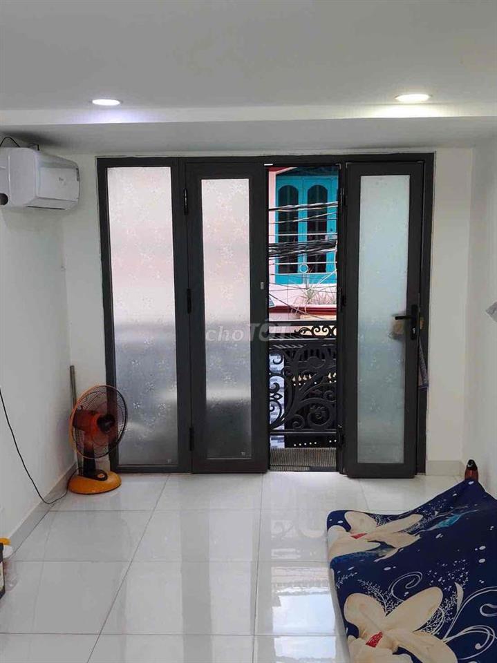 Nhà hẻm xe tải thông  1/ hẻm 136 Hậu Giang, Phường 6, Quận 6.