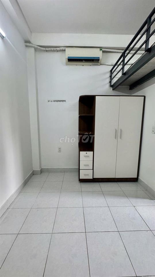 Duplex cửa sổ thoáng mát còn 1 phòng cuối