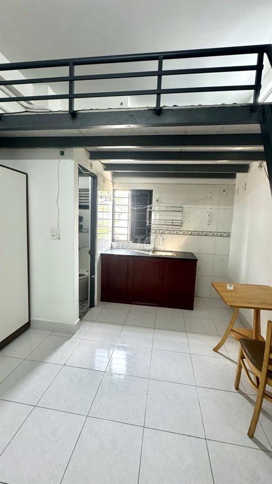 Duplex cửa sổ thoáng mát còn 1 phòng cuối