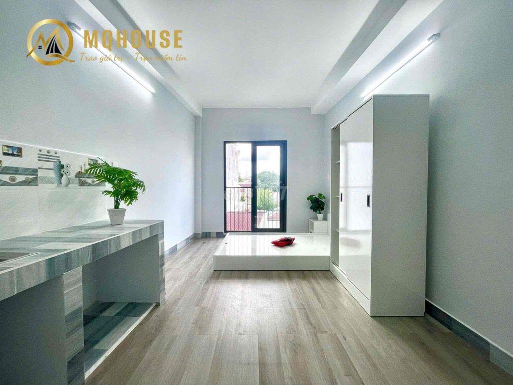 Studio ban công đối diện Học Viện Cán Bộ, cách ngã tư hàng xanh 1km.