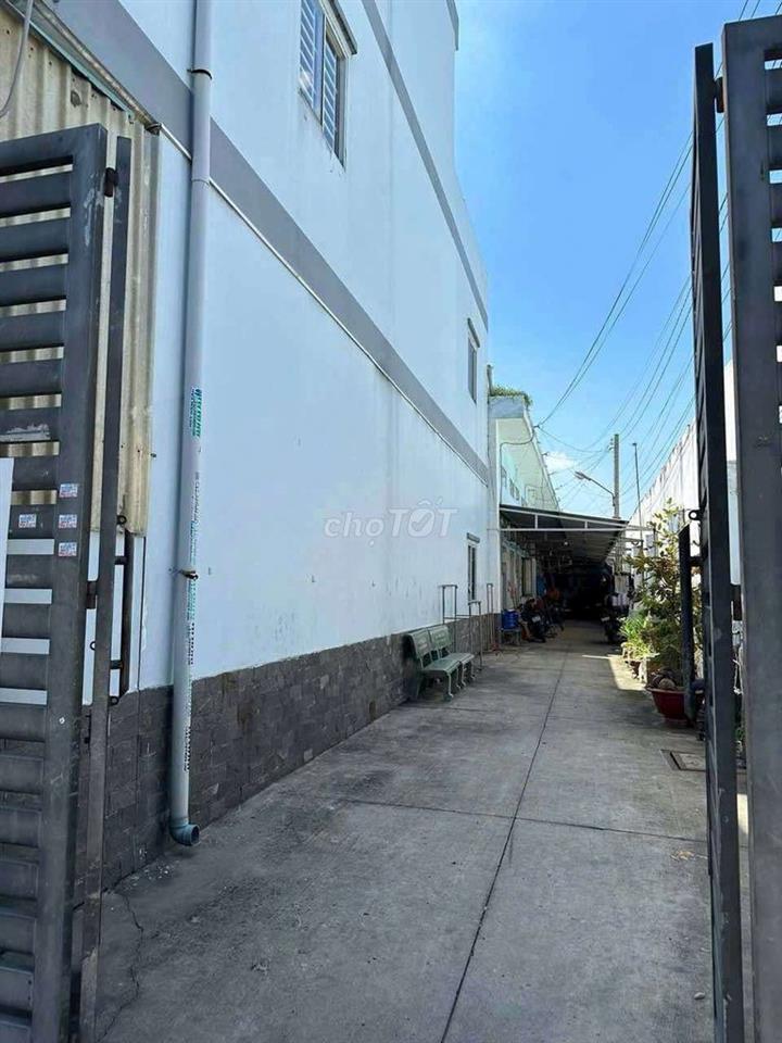 Nhà lầu và 6 phòng trọ 8x28m, mặt đường nhựa gần Chợ Xuân Thới Thượng