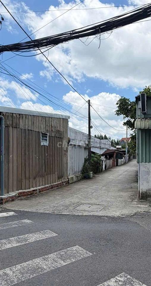 Nhà cấp bốn 17x8m, hẻm xe hơi gần Phan Văn Hớn - Chợ Xuân Thới Thượng