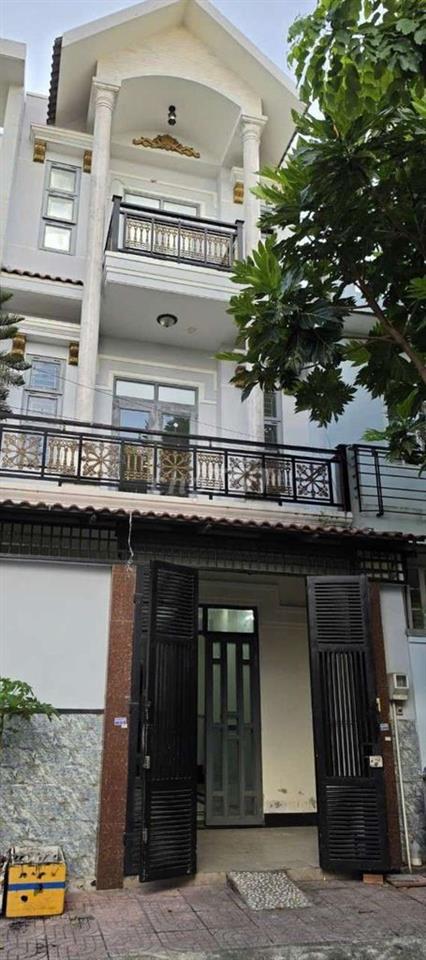 Nhà trệt 2 lầu 5x15m mặt đường nhựa KDC gần Chợ Đại Hải xã Bà Điểm mới