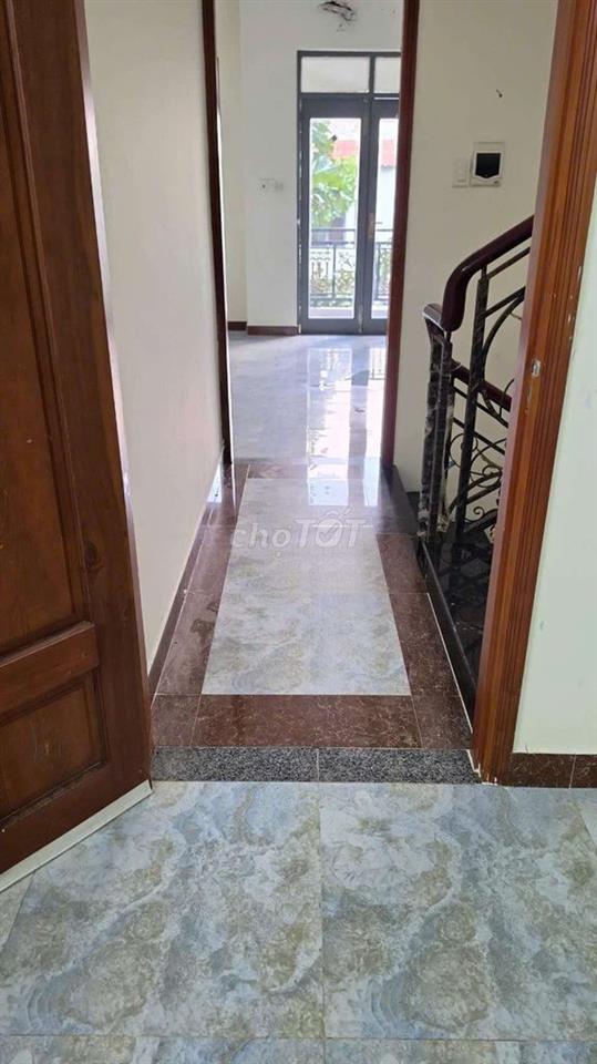 Nhà trệt 2 lầu 5x15m mặt đường nhựa KDC gần Chợ Đại Hải xã Bà Điểm mới