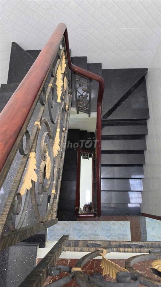 Nhà trệt 2 lầu 5x15m mặt đường nhựa KDC gần Chợ Đại Hải xã Bà Điểm mới