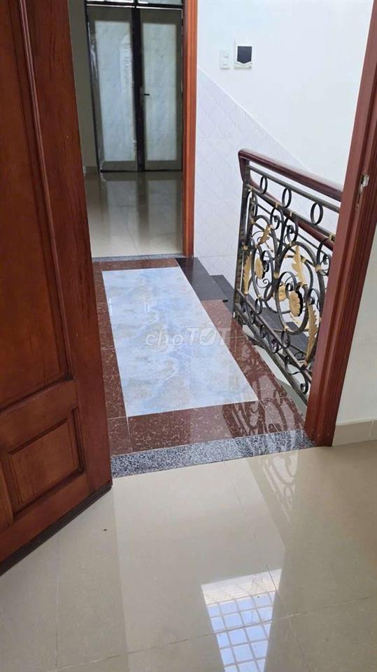 Nhà trệt 2 lầu 5x15m mặt đường nhựa KDC gần Chợ Đại Hải xã Bà Điểm mới