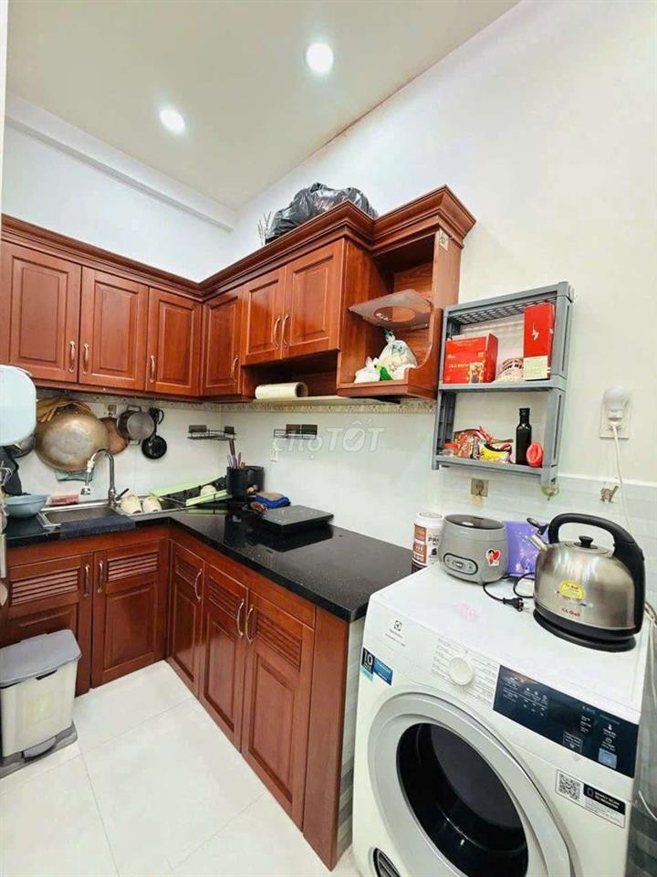 Sát Q1, 4, 5, 7, 10 5p chạy, Dương Bá Trạc Q8, cách MT 30m, BTCT, SHR