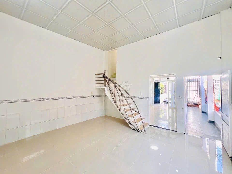 Vỡ nợ chủ bán gấp căn nhà 125m2 Tân Thông Hội Củ Chi chỉ  990tr