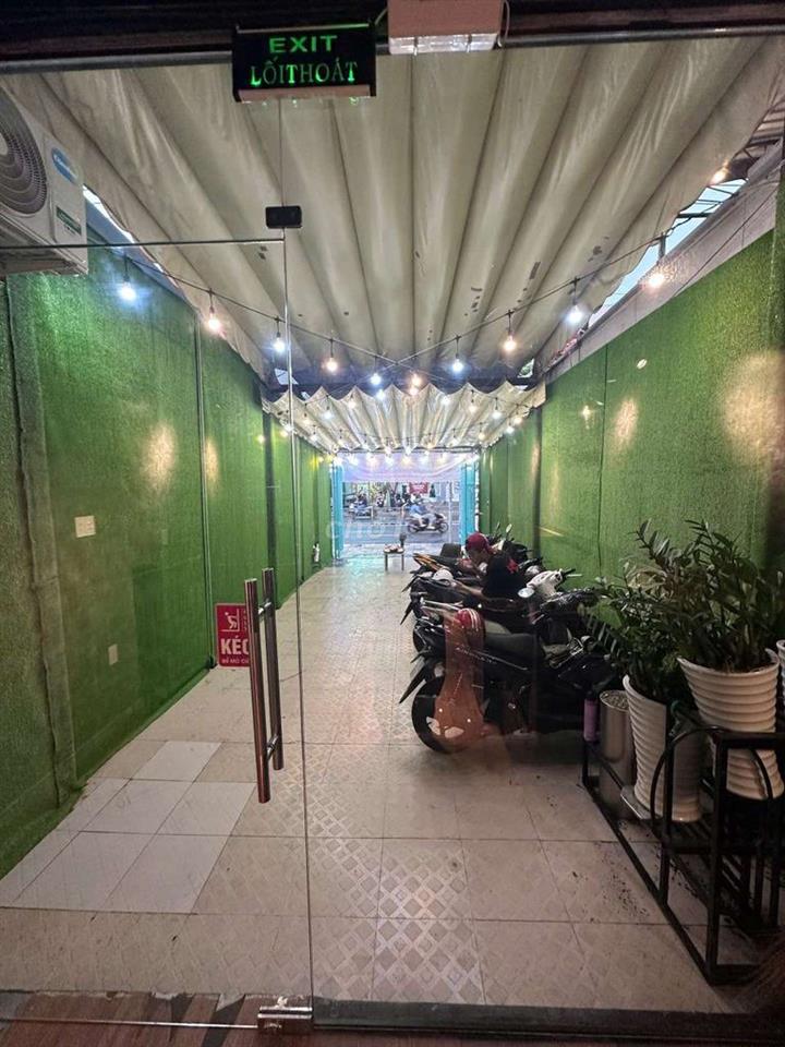 sang lại hợp đồng thuê và trang thiết bị