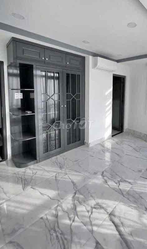 Cho Thuê CH Studio Ban Công, Full NT, Ngay Khu Phố Phan Xích Long