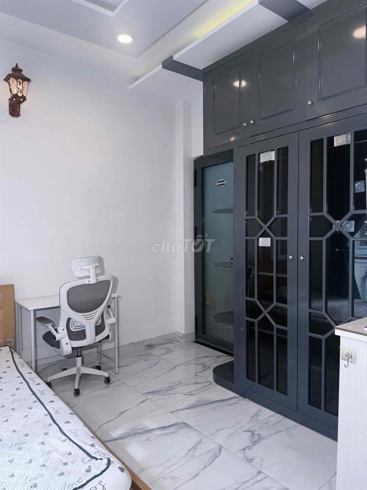 Cho Thuê CH Studio Ban Công, Full NT, Ngay Khu Phố Phan Xích Long