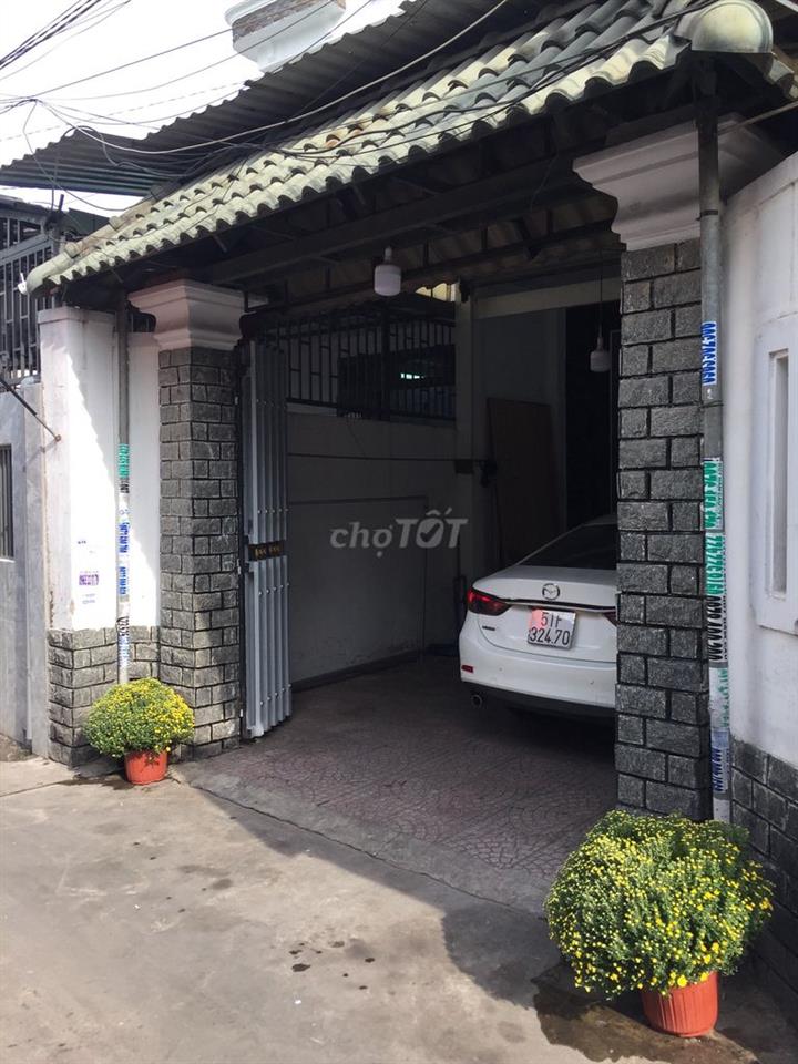 Nhà sát bên chợ, gần cvpm quang trung