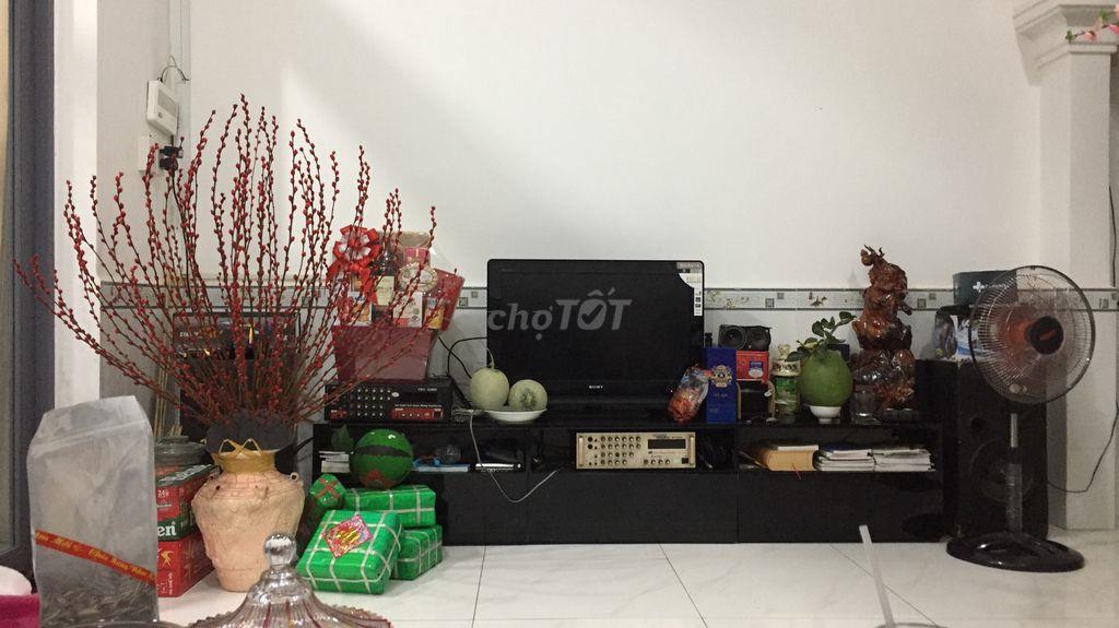 Nhà sát bên chợ, gần cvpm quang trung