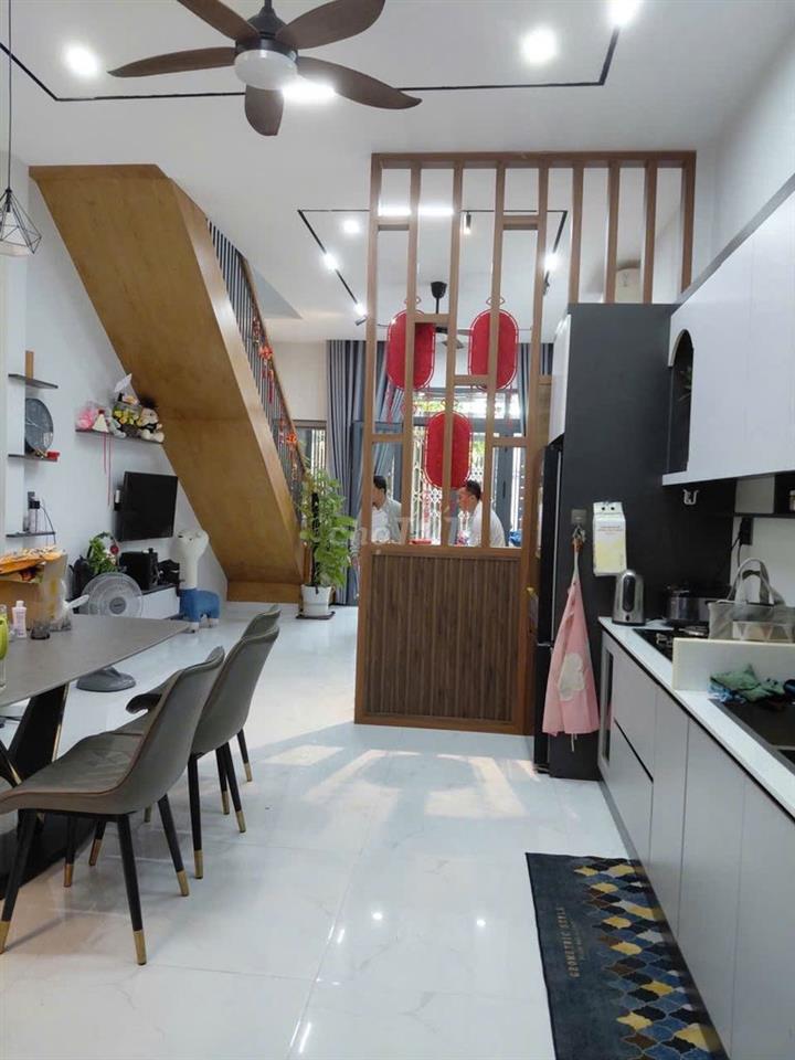 CHO THUÊ NHÀ NGAY TRƯỜNG ĐH CÔNG THƯƠNG -4.6X12M - GIÁ 10 TRIỆU