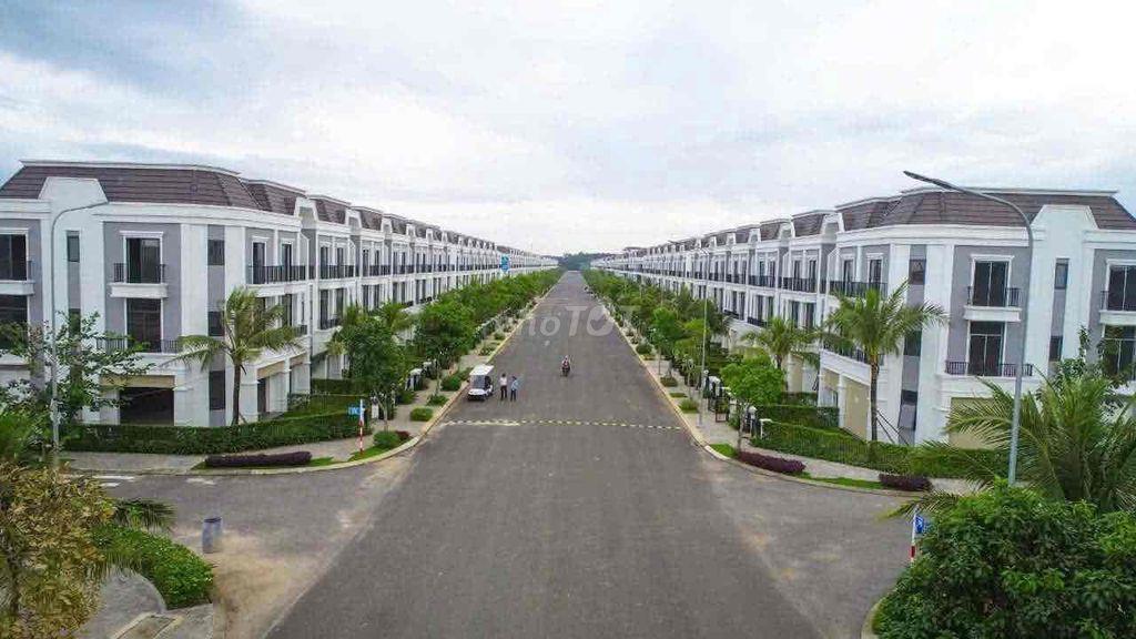 CẦN BÁN GẤP  LÔ ĐẤT  LẤY TIỀN VỀ ÚC SỐNG VỚI CON
