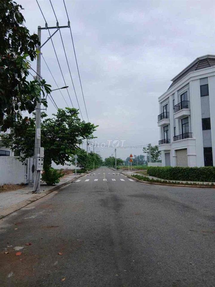 cần  bán gấp lô đất về  cali ở với con