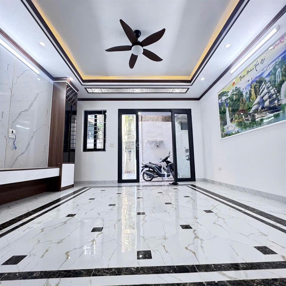 Cho thuê nhà 5 tầng thang máy - Hoàng Hoa Thám