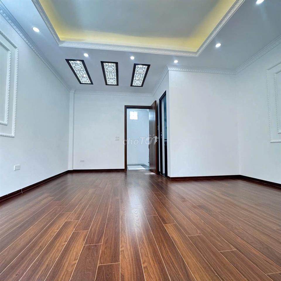 Cho thuê nhà 5 tầng thang máy - Hoàng Hoa Thám