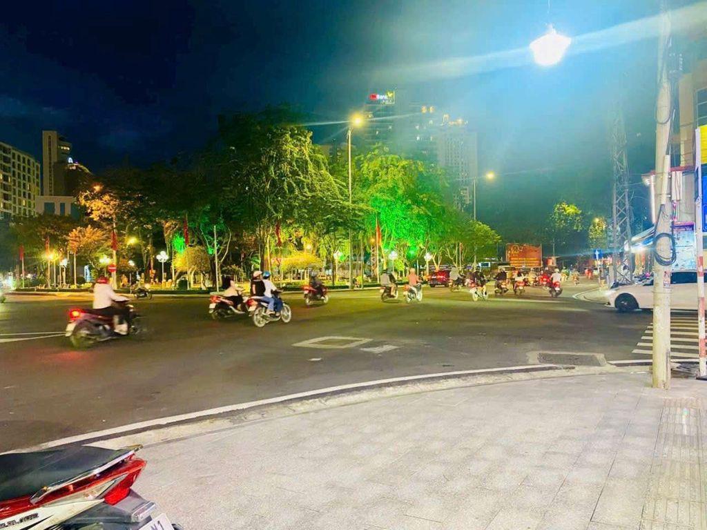 CHO THUÊ MẶT BẰNG TRUNG TÂM – LÊ THÁNH TÔN (NGAY NGÃ 7)