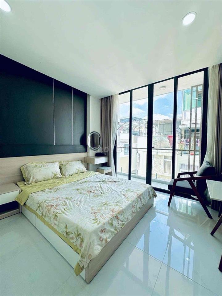 STUDIO CÓ BAN CÔNG RỘNG - CÓ THANG MÁY & MÁY GIẶT RIÊNG - HÒA HẢO Q10