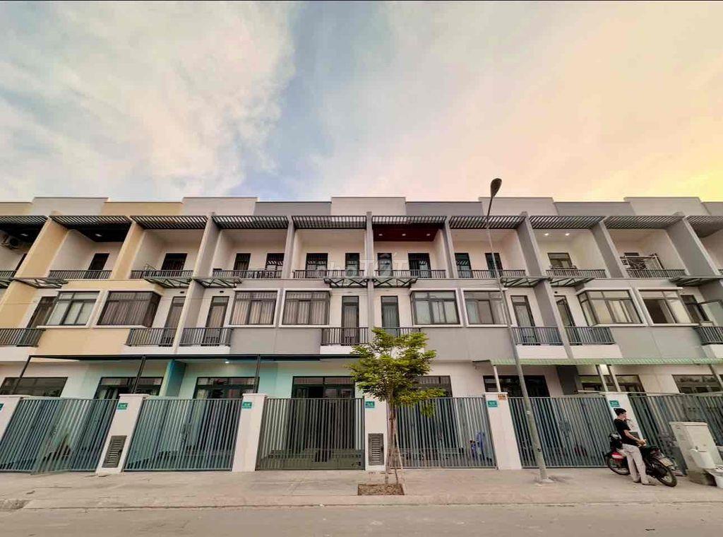 Cho thuê nhà 1 trệt 2 lầu tại Phước Đông New City