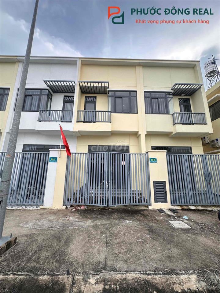 Bán Nhà Phố Liền Kề 1 Trệt 1 Lầu KCN Phước Đông - Tây Ninh