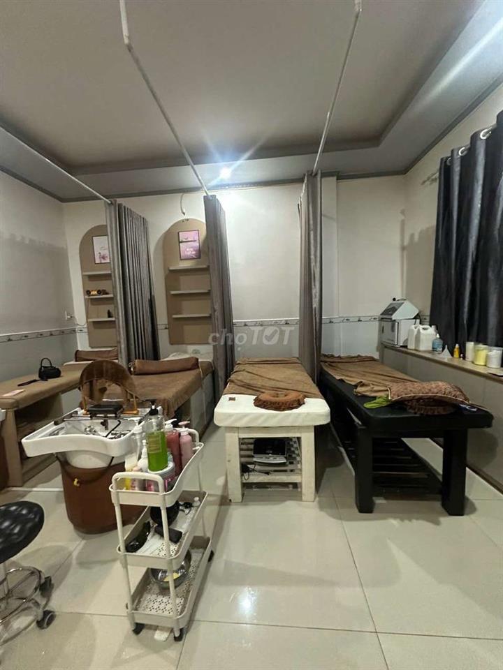 Nhà mặt tiền ngay chân cầu Trần Hoàng Na, thuận tiện buôn bán