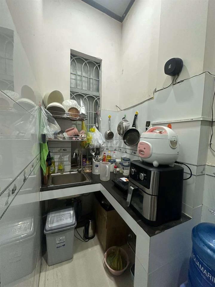 Nhà mặt tiền ngay chân cầu Trần Hoàng Na, thuận tiện buôn bán