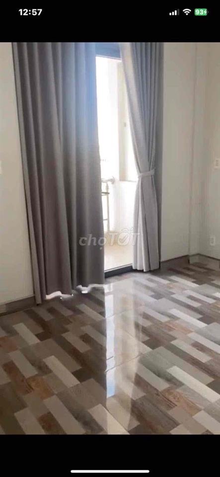 mình còn trống 2 phòng 1 có ban và 1 có cửa sổ
