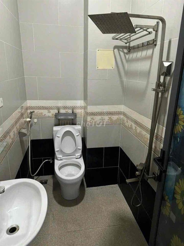 mình còn trống 2 phòng 1 có ban và 1 có cửa sổ