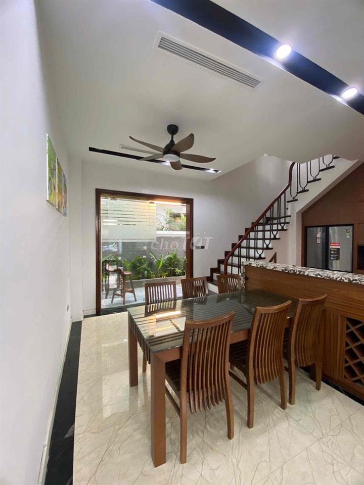 CHO THUÊ NGUYÊN CĂN BIỆT THỰ SÂN VƯỜN VINHOMES RIVERSIDE PHONG LAN