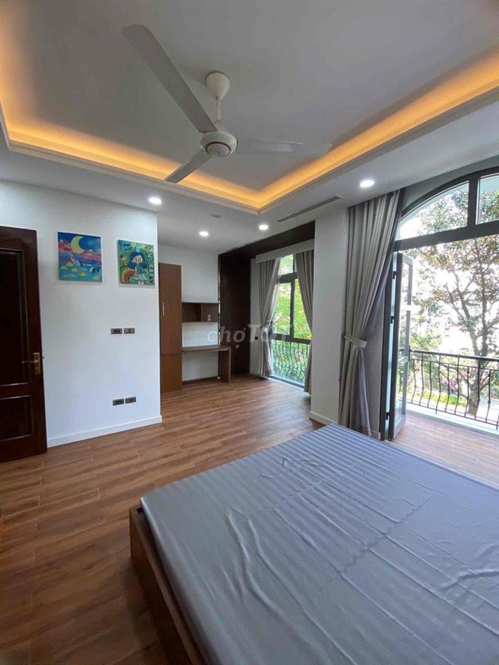 CHO THUÊ NGUYÊN CĂN BIỆT THỰ SÂN VƯỜN VINHOMES RIVERSIDE PHONG LAN