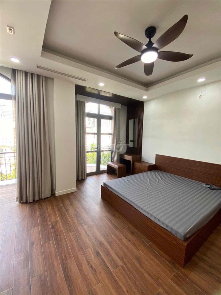 CHO THUÊ NGUYÊN CĂN BIỆT THỰ SÂN VƯỜN VINHOMES RIVERSIDE PHONG LAN