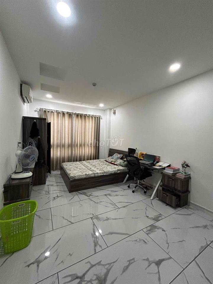 Pass studio rộng nội thất đầy đủ