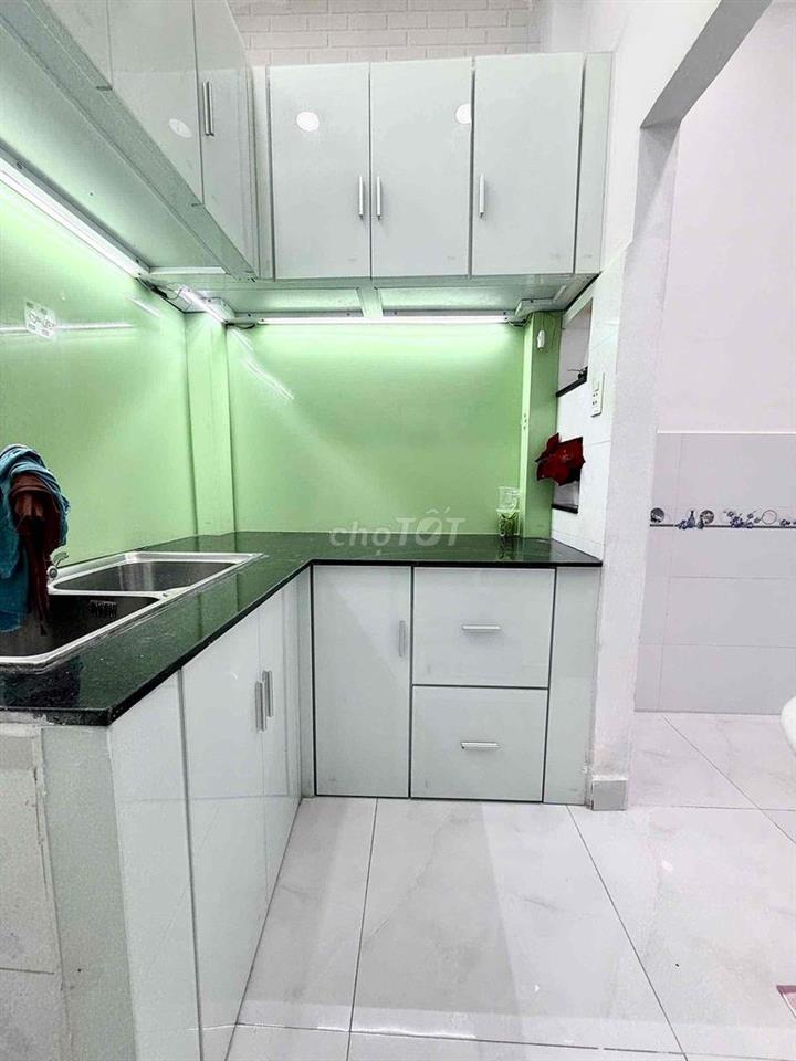Nhà cách ngã 6 GV 200m, cho thuê 6tr/tháng, khu dân cư an ninh, nhà mo