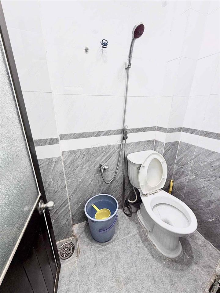 Nhà cách ngã 6 GV 200m, cho thuê 6tr/tháng, khu dân cư an ninh, nhà mo