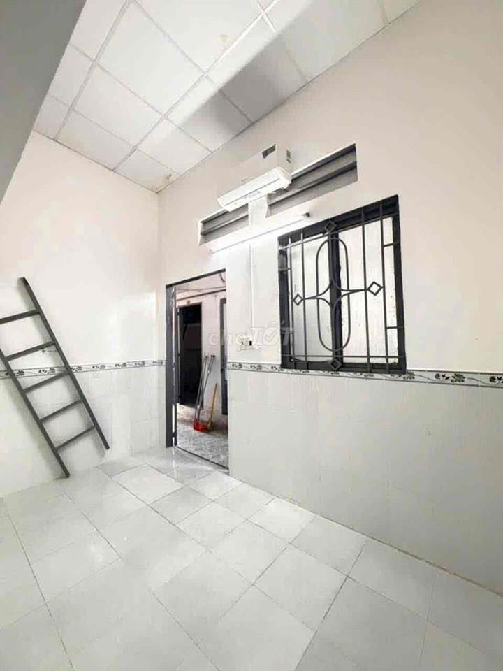 Phòng tầng trệt giá rẻ, gác cao 1m9