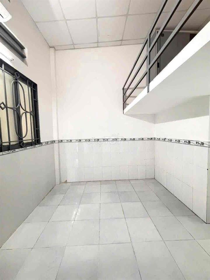 Phòng tầng trệt giá rẻ, gác cao 1m9