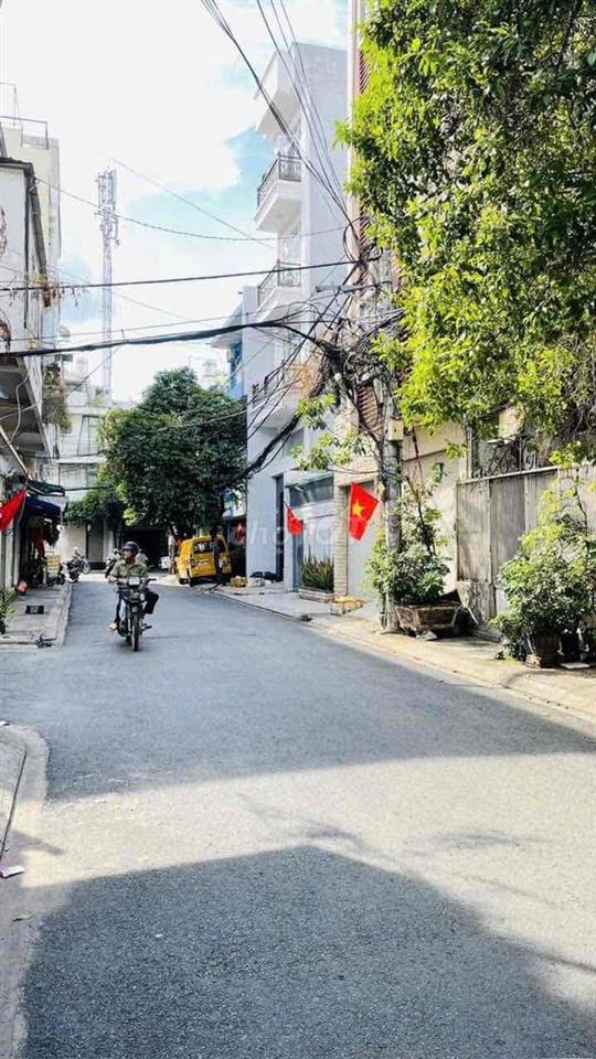 Cho thuê nhà nguyên căn mặt tiền hẻm 8m, Trần Tấn